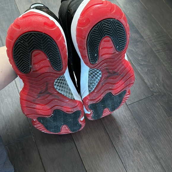 Air Jordan 11 Retro 'Bred' 2019 - Picture 6 of 9